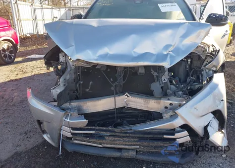 2017 Toyota Highlander Le Plus z USA, uszkodzony, nr VIN 5TDZZRFHXHS214257